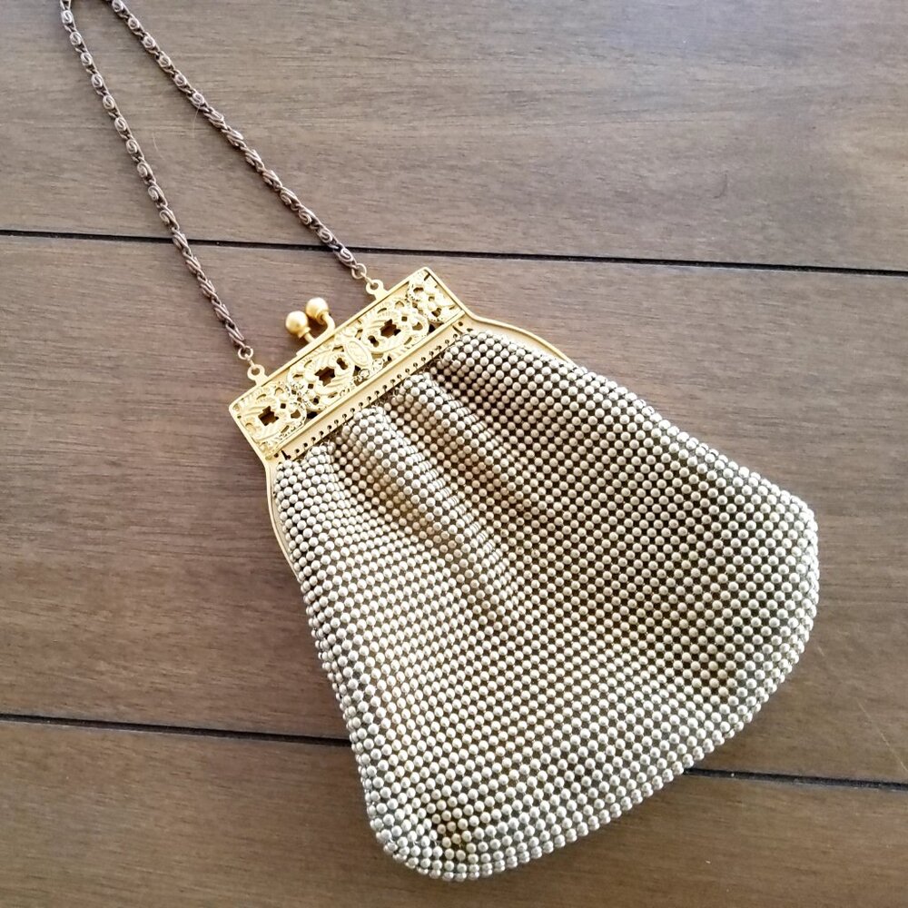 COPY - Beautiful Whiting and Davis Evening Bag in Gold Mesh Like New